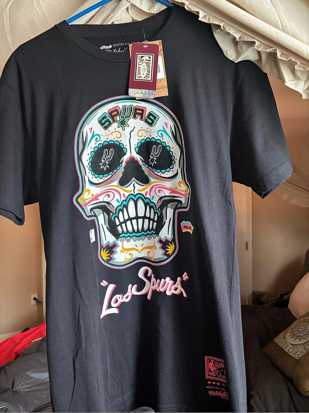Los Spurs Graphic Skull Short Sleeve Tee Size Large NWT